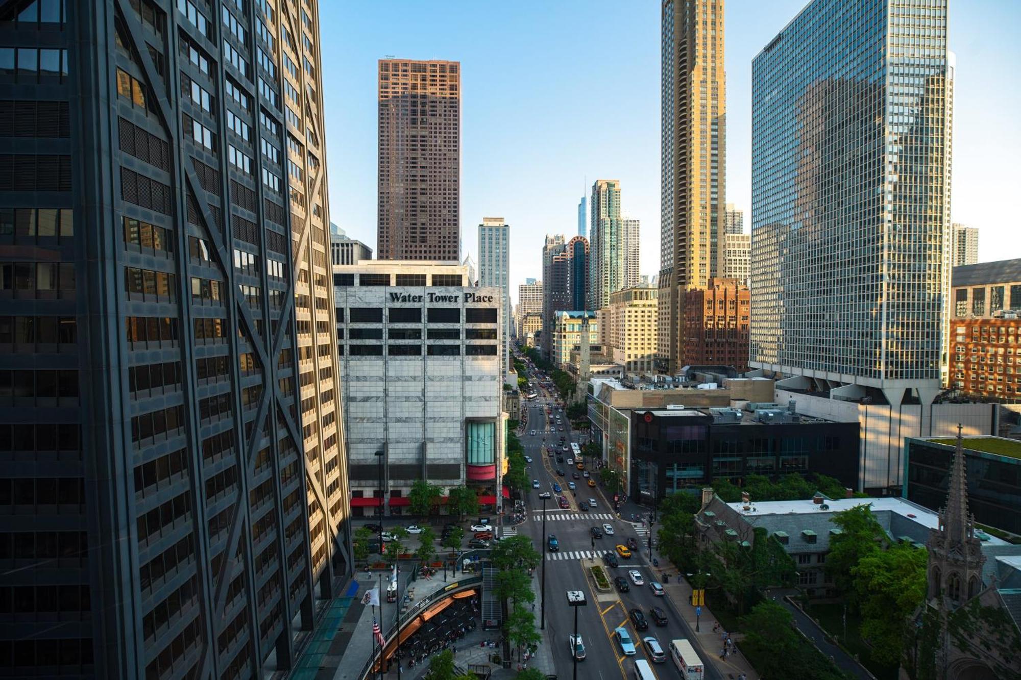 The Westin Michigan Avenue Chicago Hotel Exterior photo